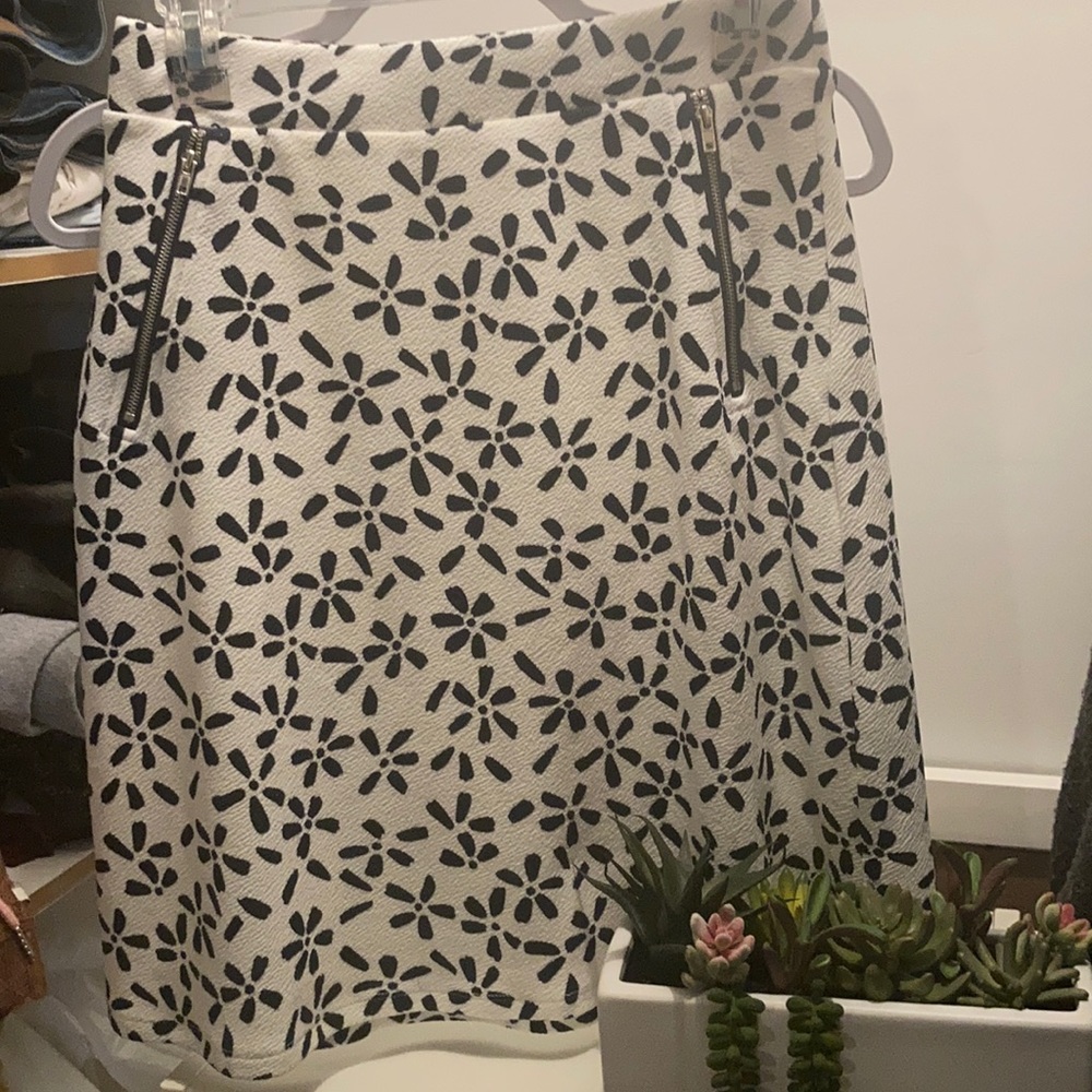 Above the knee A line skirt